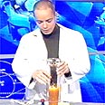 מכסים את הנר בצנצנת 