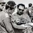 שמואל "גורודיש" גונן (מימין). אלוף פיקוד הדרום.
