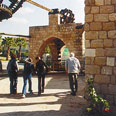 באר אנטיליה. בעבר, סוס רתום הפעיל את הגלגל הגדול צילום דובי זכאי