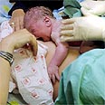 לידה. עדיף ביבשה צילום: אביגיל עוזי