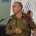 סמיה מציג את תוצאות התחקיר. הילד נורה בגבו על ידי פלסטינים צילום: דודו פריד