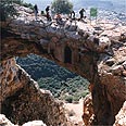 מערת קשת. גם בסביבה צילום דובי זכאי