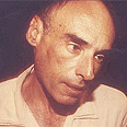 חנוך לוין. בהגדלה: עם אילן וירצברג.