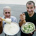 אבו שוקרי. עכשיו גם חדר העסקאות צילום: עטא עוויסאת
