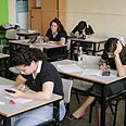 בחינות בגרות. החרדים והערבים בתחתית הרשימה (ארכיון) צילום: שאול גולן