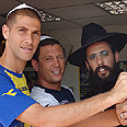 מכבי תל אביב ניר קלינגר אבי נמני מזוזות (צילום: יוני הרשקוביץ, אתר מכבי ת"א)