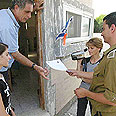 חלוקת הצווים. ניסנית צילום: דובר צה"ל