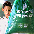 במצע איסוף פסולת ע"י מתנדבים (ארכיון) 