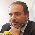 ח"כ ליברמן. תיק פתוח, תיק סגור צילום: גיל יוחנן