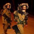 יוצאים מעזה צילום: רויטרס
