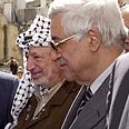 אבו מאזן לצד יאסר ערפאת