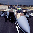בואינג F-15I מצויד במיכלי דלק