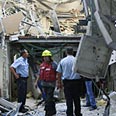 פגיעת רקטה רקטת גראד אשקלון קניון חוצות (צילום: AP)