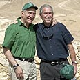 בוש ואולמרט. "היחסים התפתחו בהדרגה" צילום: AFP