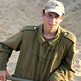 שליט. "בחור מתחת לאדמה" צילום: AP