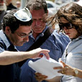 "לחץ המשפחות והתקשורת" צילום: AFP