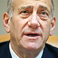 מחפש תשובה. אולמרט צילום: AP