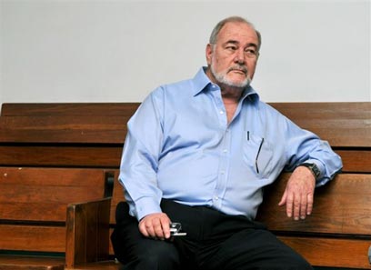 הירשזון - במקומו הטבעי, על ספסל הנאשמים