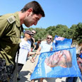 החברים חזרו לנקודת החטיפה צילום: חגי אהרון