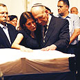 אבל ואובדן. אולמרט וקרנית גולדווסר צילום: אבי אוחיון, לע"מ