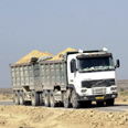 לשימוש מקומונים בלבד!! משאית עם חול (צילום: מאיר אזולאי)