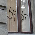 וילנה צלבי קרס אנטישמיות אנטישמים (צילום: דניאל קרישנר)