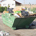 אוספים לפח. מגמת שיפור צילום: אביהו שפירא
