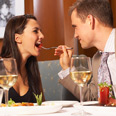 ארוחה רומנטית רומנטי רומן מסעדה (צילום: ויז