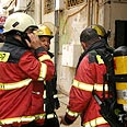 כיבוי אש מכבי אש שריפה בת ים (צילום: אבי קורדובה, שירותי כבאות)
