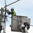 לשימוש מקומונים בלבד! הפסקת חשמל תיקונים קו מתח פלורנטין נווה צדק חברת חשמל (צילום: רוני שיצר)