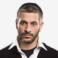 בנאי. מלווה בלהקת ציפורים צילום: אוהד רומנו