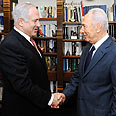 פרס ונתניהו צילום: אבי אוחיון, לע"מ