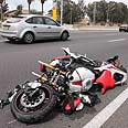 תאונה תאונת דרכים אופנוע מחלף נתניה כביש החוף (צילום: עידו ארז)