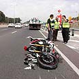 האופנוע נהרס לחלוטין. היום בכביש החוף צילום: עידו ארז