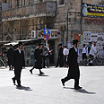 צפירה ביום הזיכרון. למה החרדים לא עומדים? צילום: גיא אסיאג