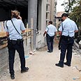 סריקה סריקות משטרתיות משטרה שוטר שוטרים רמת גן בעקבות ניסיון פיגוע דקירה (צילום: ירון ברנר)