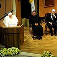 האפיפיור נואם באירוע צילום: דודו אזולאי