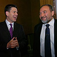 אביגדור ליברמן ביקור לונדון אנגליה דיויד מיליבנד (צילום: AFP)