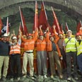 הפועלים הסינים היום. השלימו עוד ציון דרך צילום: אלבטרוס