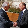 בססקו ופרס. ארכיון צילום: AP