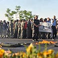 חוסמים את הכביש צילום: גיא אסיאג
