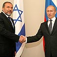 מרוץ חימוש מסוכן: ליברמן עם פוטין צילום: AP