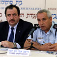 ניצב בן-חמו (מימין). רוצה יותר מצלמות צילום: מיכאל קרמר