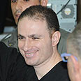 אבוטבול מחויך בבית המשפט צילום: ירון ברנר