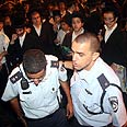 התפרעות הפגנה מחאה חרדי חרדים מאה שערים ירושלים (צילום: גיל יוחנן)