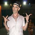 אפל. הביא מתנה בסטייל? צילום: ענת מוסברג