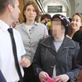 האם החשודה בבית המשפט צילום: גיל יוחנן