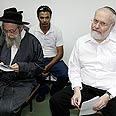 ד"ר יאיר בירנבאום ונציגי האם צילום: דודי ועקנין