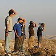 מתנחלים מתפללים מאחז ענבלים מאחזים התנחלויות