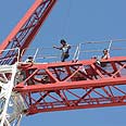 פועלי בניין: "הדירות יתייקרו" צילום: אבי מועלם